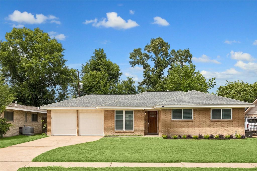 Photo of 2211 Haverhill Drive, Houston, TX 77008 (MLS # 29620161)