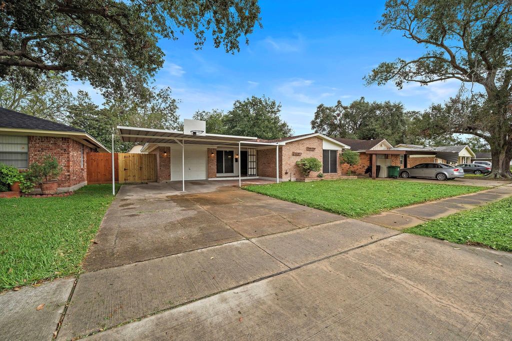 Photo of 10615 Seaford Drive, Houston, TX 77089 (MLS # 39193234)