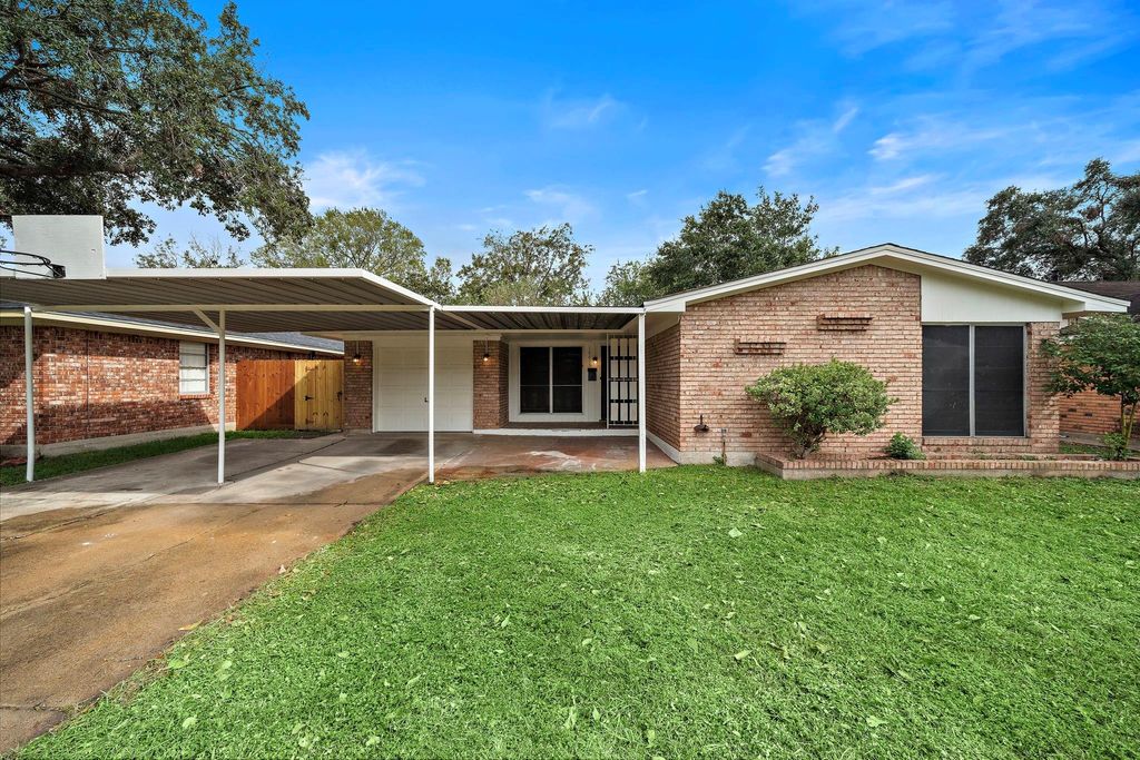 Photo of 10615 Seaford Drive, Houston, TX 77089 (MLS # 39193234)