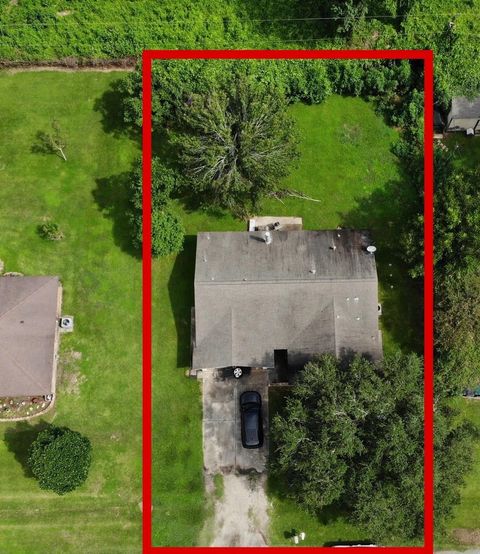 Photo of 114 Singleton Street, Jones Creek, TX 77541 (MLS # 86743551)