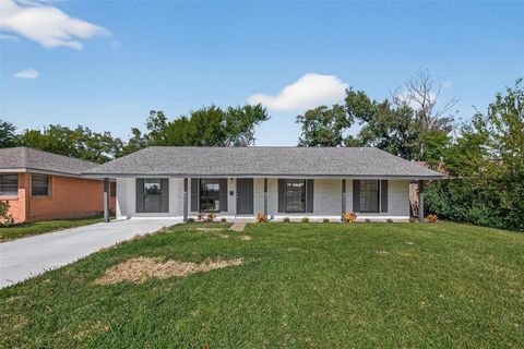 Photo of 608 Lloyd Lane, Baytown, TX 77521 (MLS # 45547638)