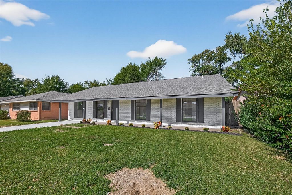 Photo of 608 Lloyd Lane, Baytown, TX 77521 (MLS # 45547638)