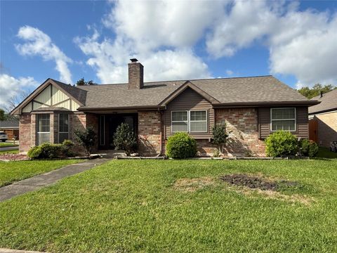 Photo of 214 Kings Court, Stafford, TX 77477 (MLS # 36309702)