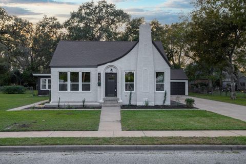 Photo of 918 Front Street, Columbus, TX 78934 (MLS # 21376942)
