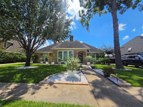 Homes For Sale - 15035 Vistamont Drive<br/> Houston, TX 77083