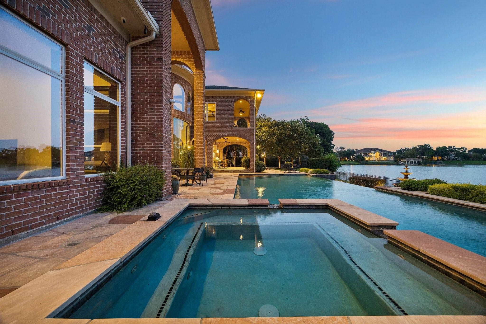 7 Paradise Point Drive