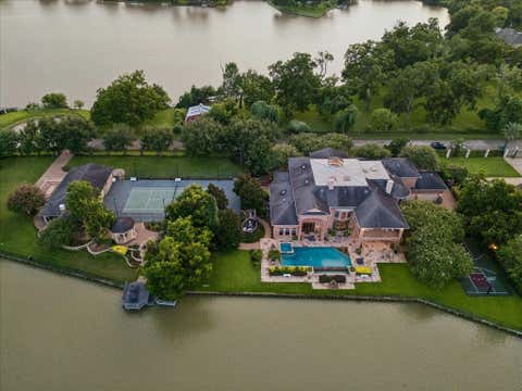 Homes For Sale - 7 Paradise Point Drive<br/> Fort Bend County, Sugar Land, TX 77478