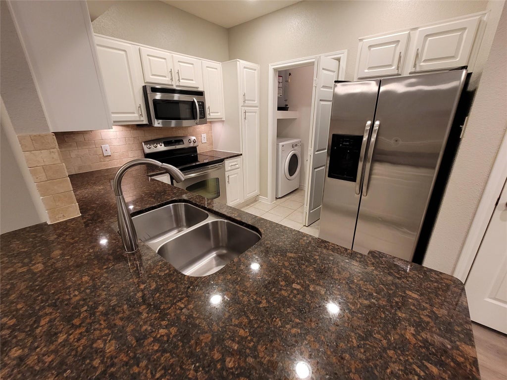 Photo of 2350 Westcreek Lane #6110, Houston, TX 77027 (MLS # 65996622)