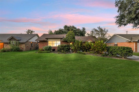Photo of 2205 Lazybrook Drive, Houston, TX 77008 (MLS # 47444390)