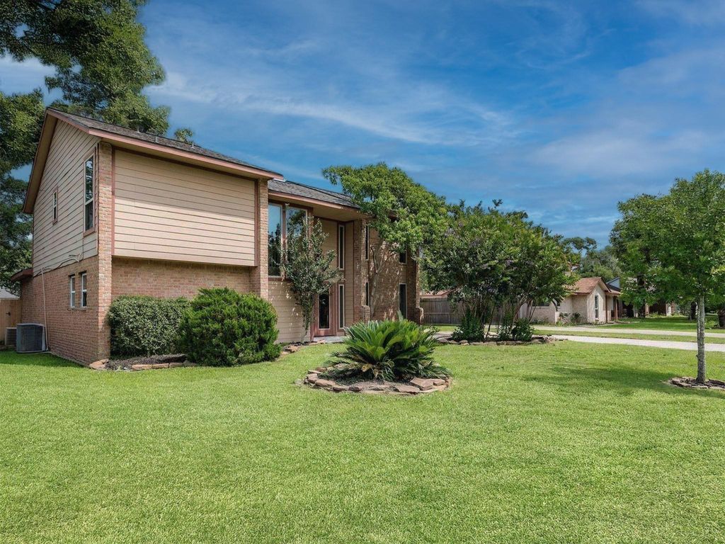 Photo of 706 S Diamondhead Boulevard, Crosby, TX 77532 (MLS # 94775273)