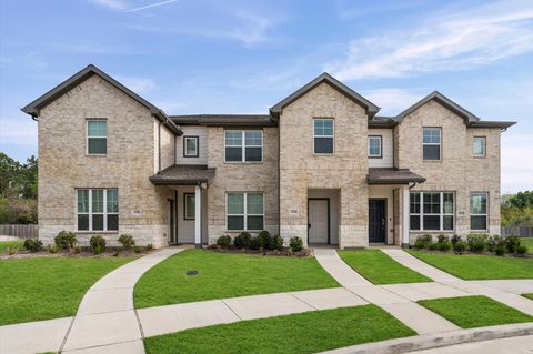 Photo of 11906 Amber Oak Way #4, Tomball, TX 77375 (MLS # 93094381)