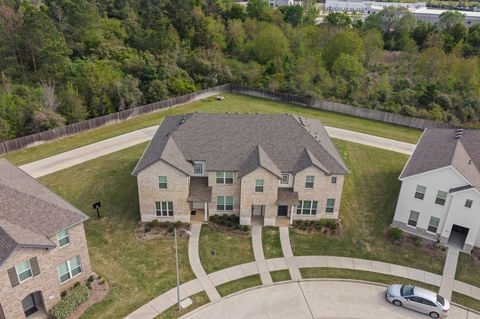 Townhouse For Sale - 11906 Amber Oak Way #4<br/> Tomball, TX 77375