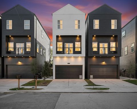 Photo of 868 E 35th Street, Houston, TX 77022 (MLS # 70157676)