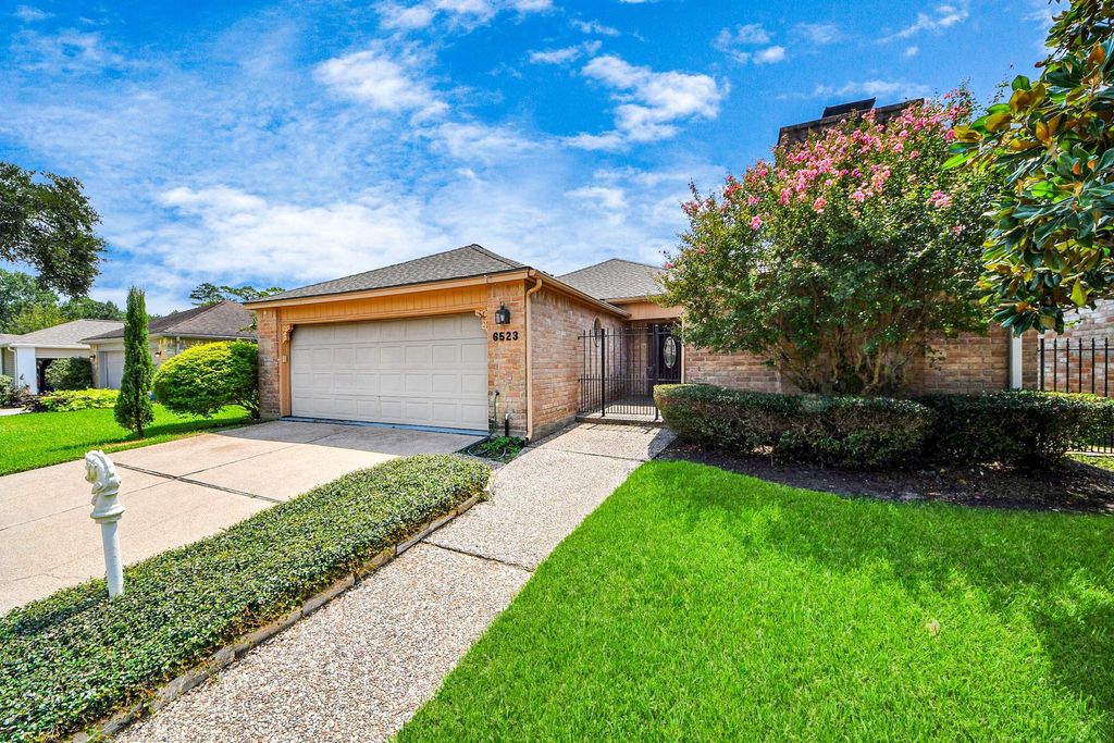 Photo of 6523 Oakland Hills Drive, Houston, TX 77069 (MLS # 3873825)