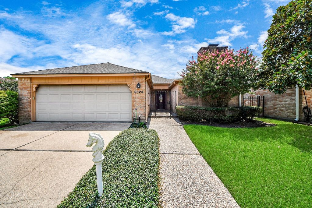 Photo of 6523 Oakland Hills Drive, Houston, TX 77069 (MLS # 3873825)