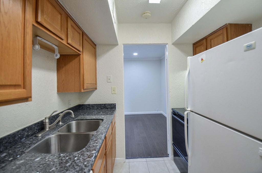 Photo of 2121 Fountain View Drive #50, Houston, TX 77057 (MLS # 73649876)