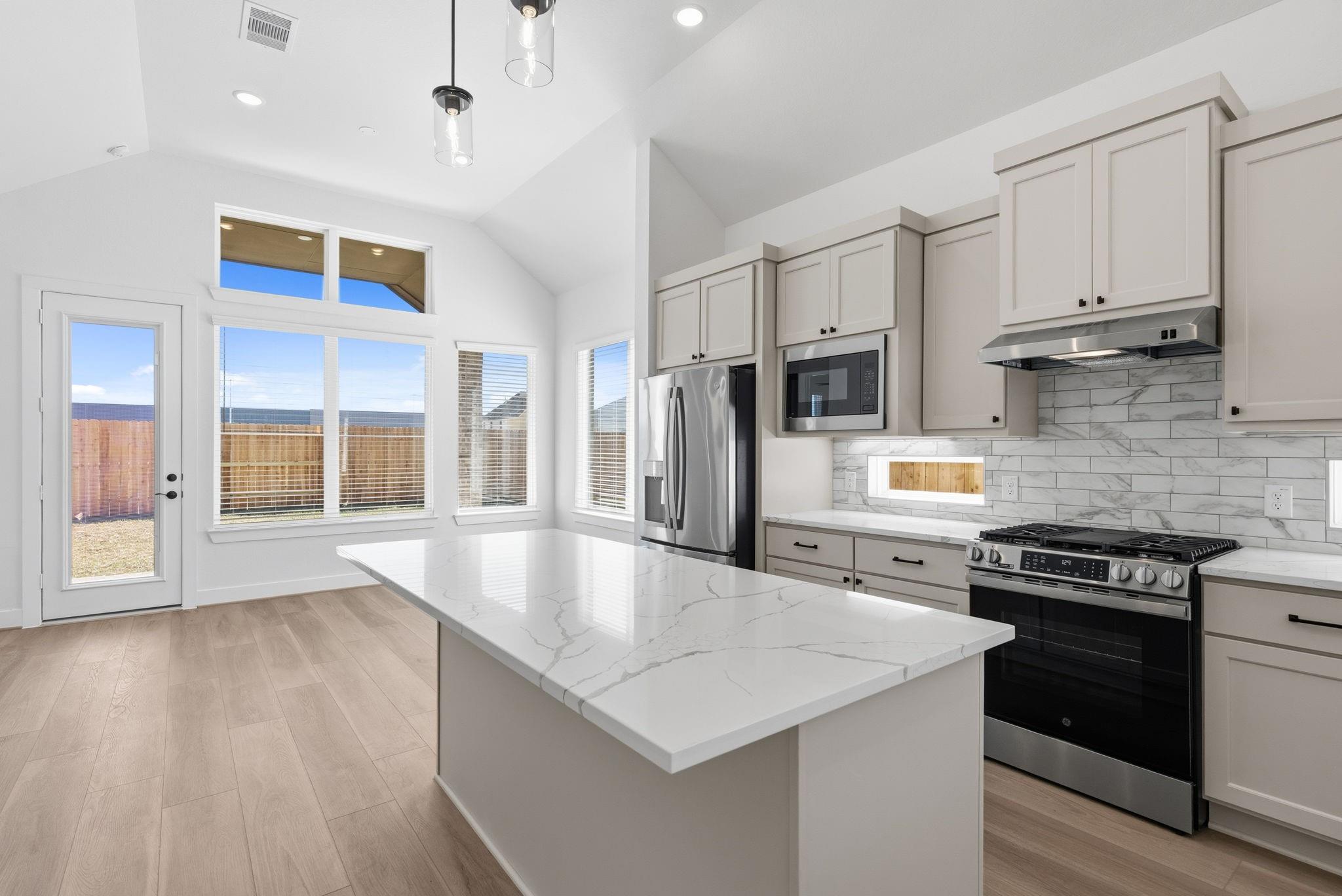 2414 Garden Arbor