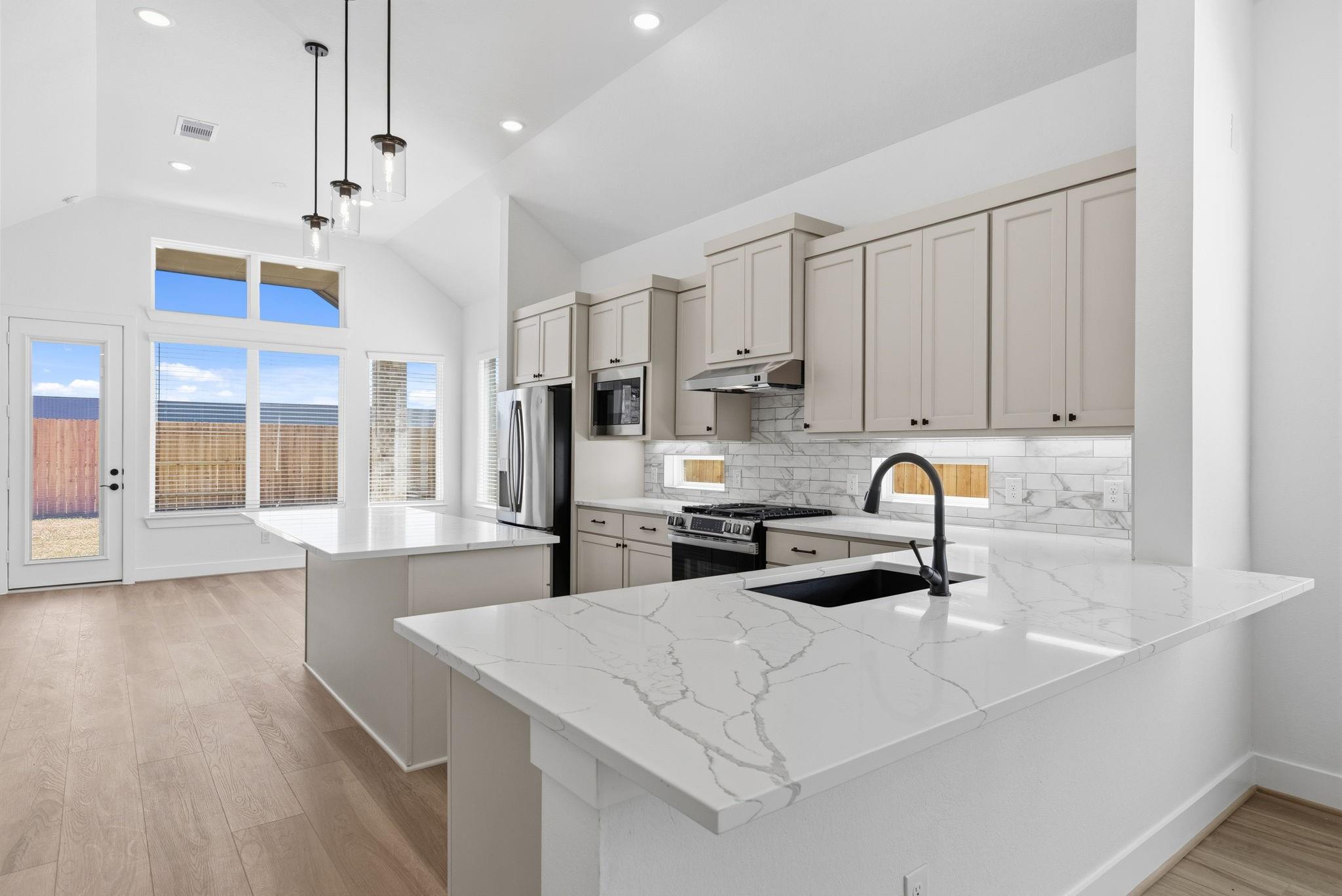 2414 Garden Arbor