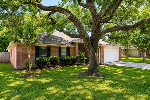 Photo of 13626 Wheatbridge Drive Dr, Houston, TX 77041 (MLS # 27987641)