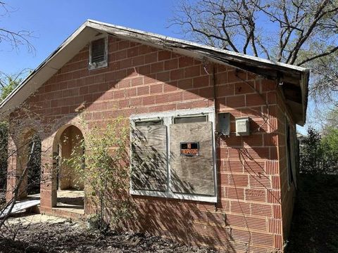 Photo of 2112 15th Street, Hondo, TX 78861 (MLS # 42080250)