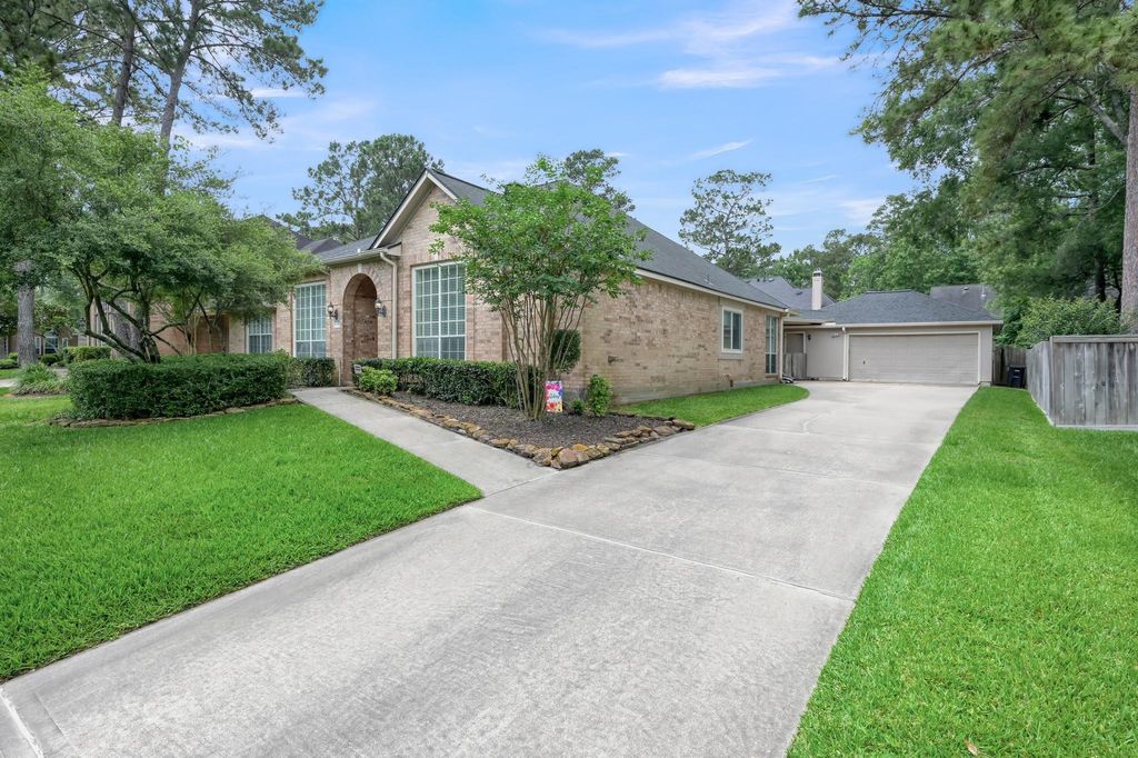 Photo of 6307 Threeflower Lane, Houston, TX 77345 (MLS # 92965393)