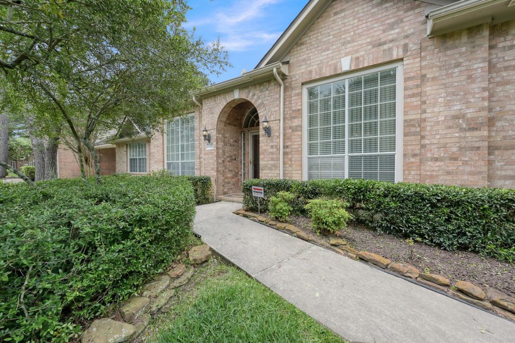 Photo of 6307 Threeflower Lane, Houston, TX 77345 (MLS # 92965393)