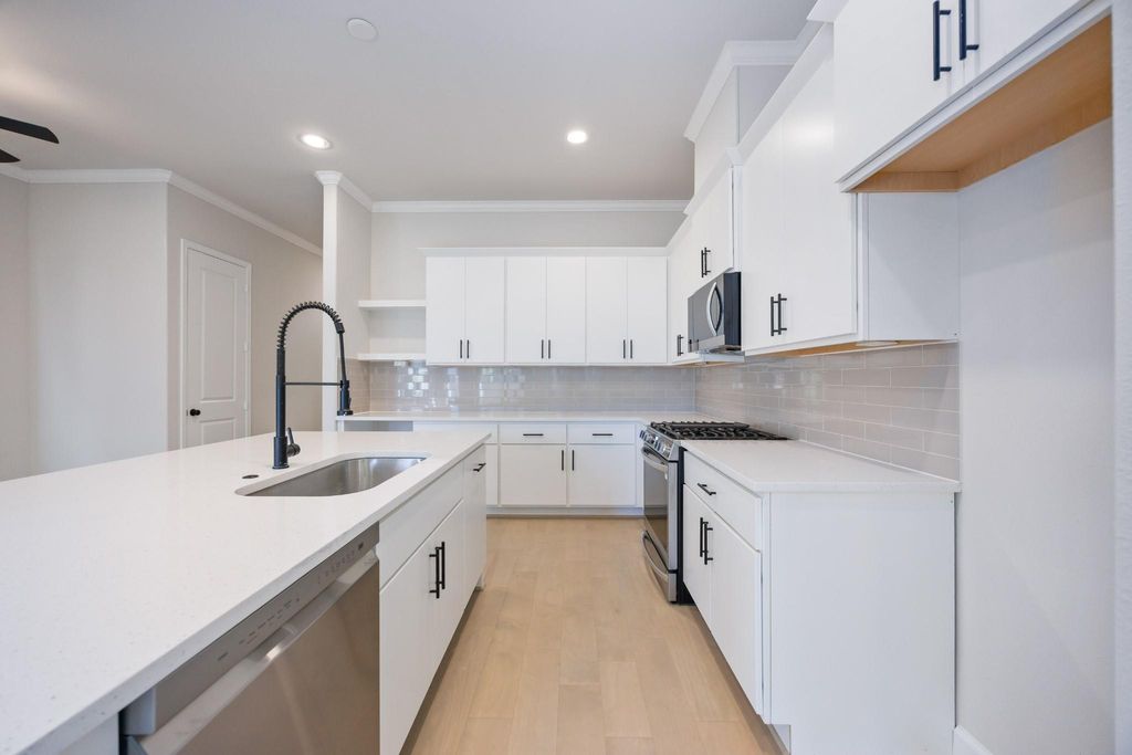 Photo of 222 E 27th Street, Houston, TX 77008 (MLS # 4108589)