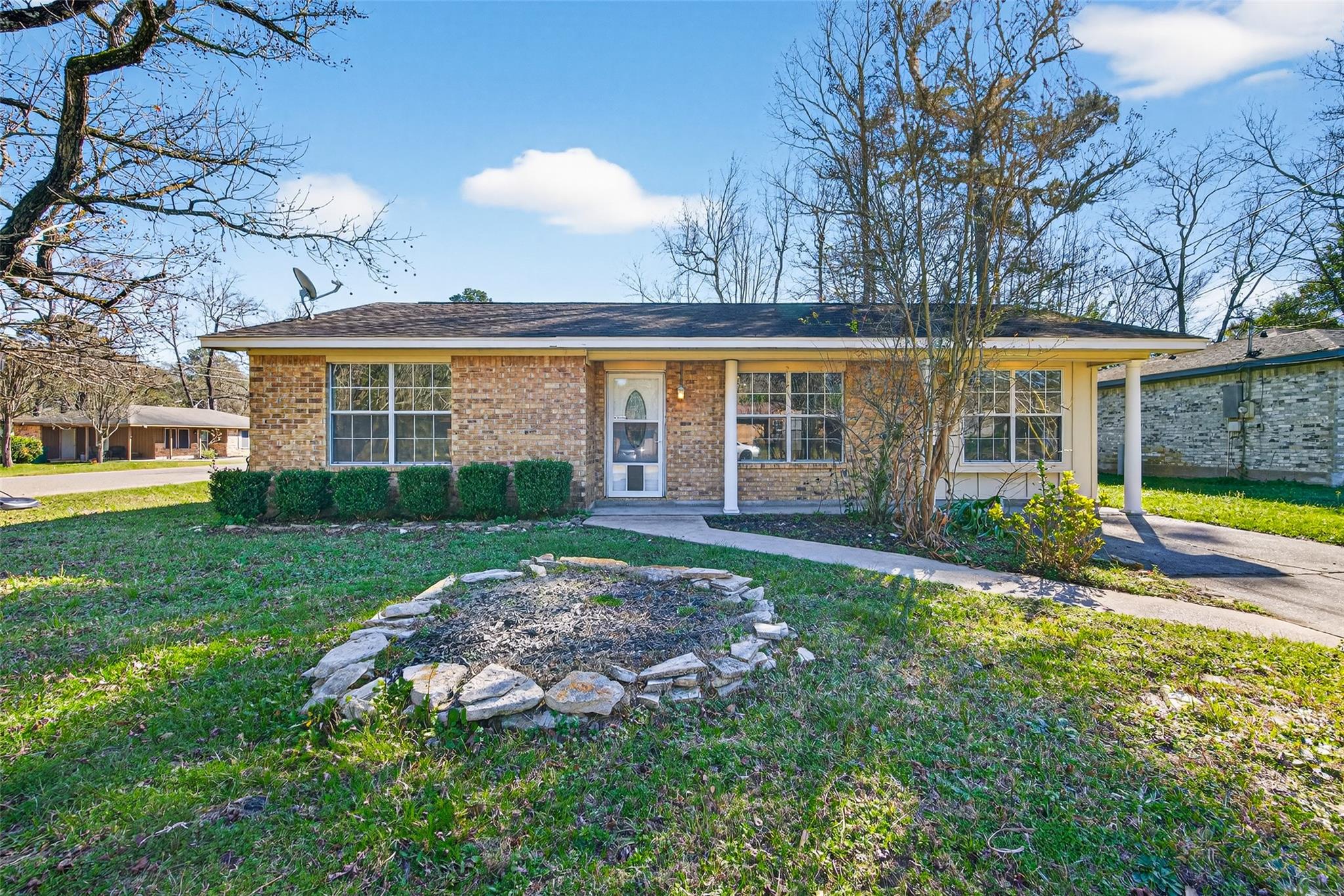 210 N Shirley Lane