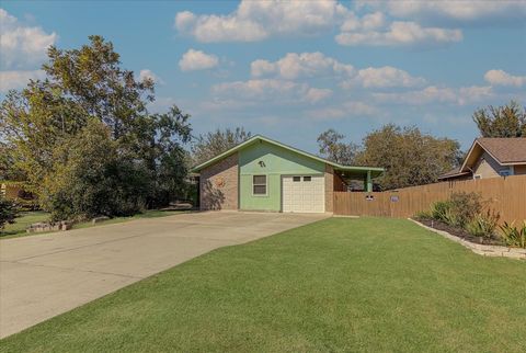 Photo of 4709 26th Street E, Dickinson, TX 77539 (MLS # 29076477)