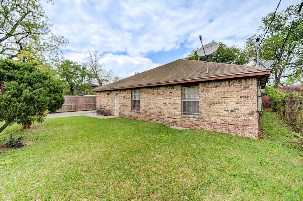 Photo of 3807 Crandon Street, Houston, TX 77026 (MLS # 54953174)