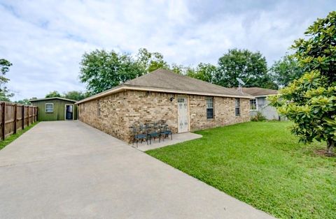 Photo of 3807 Crandon Street, Houston, TX 77026 (MLS # 54953174)