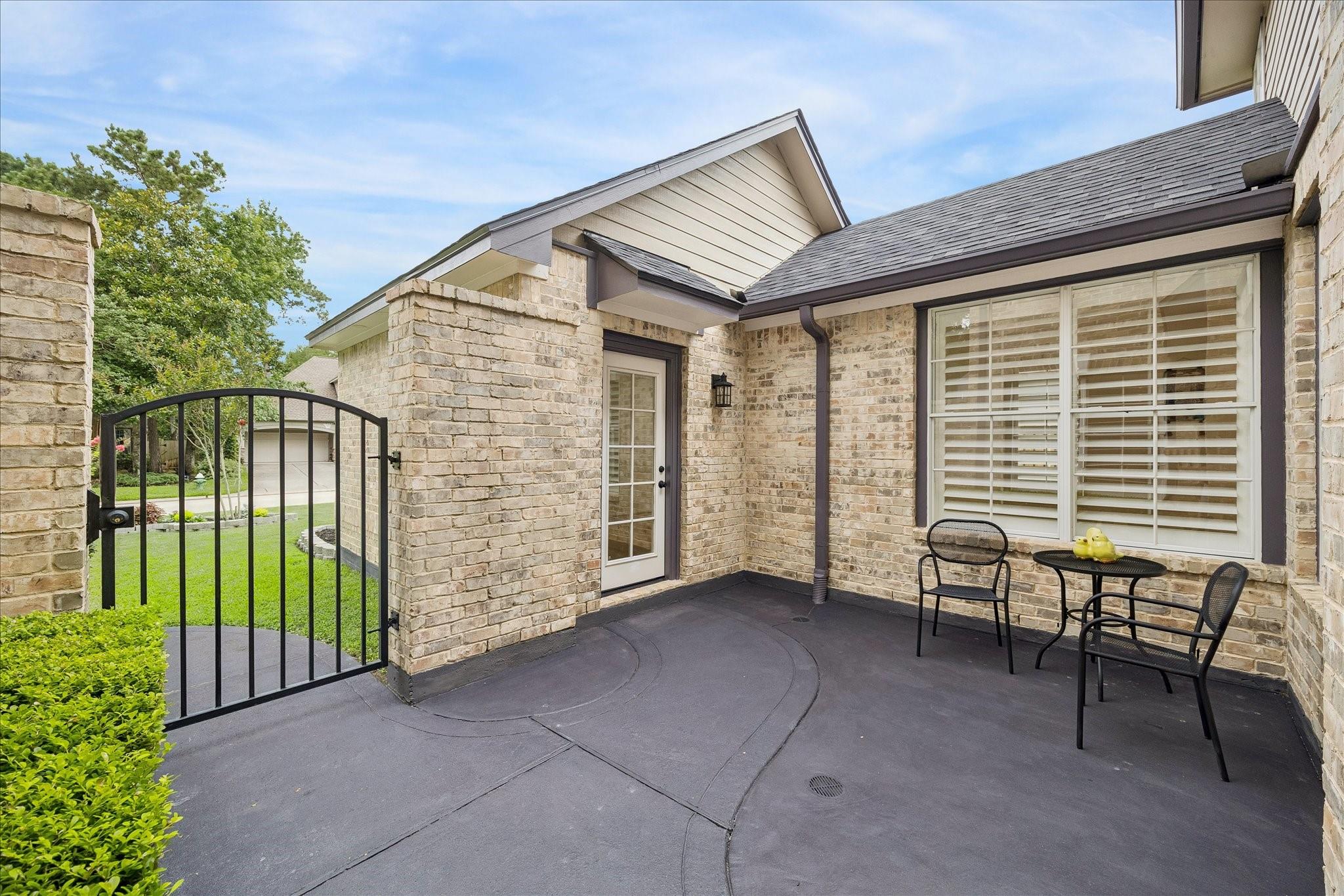 15 W Beckonvale Circle