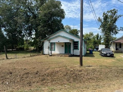 Photo of 410 Montgomery Street, Navasota, TX 77868 (MLS # 78538004)