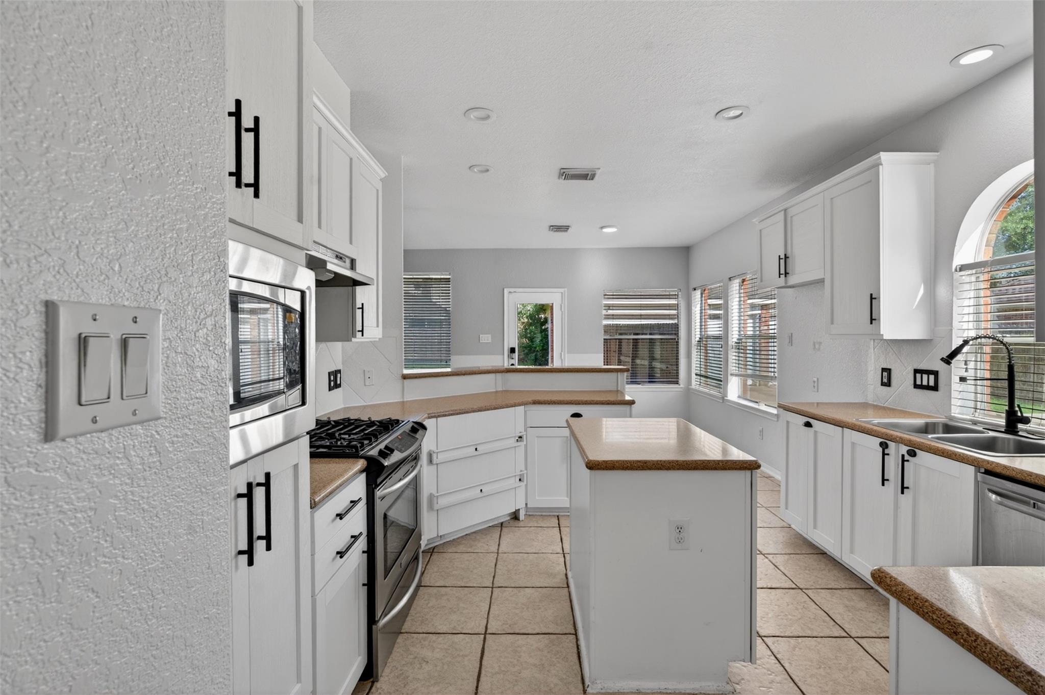 4122 Casa Del Lago Drive