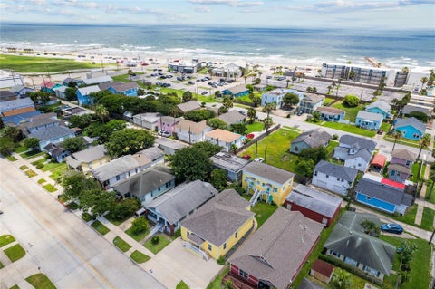 Photo of 3619 Avenue S, Galveston, TX 77550 (MLS # 27128295)