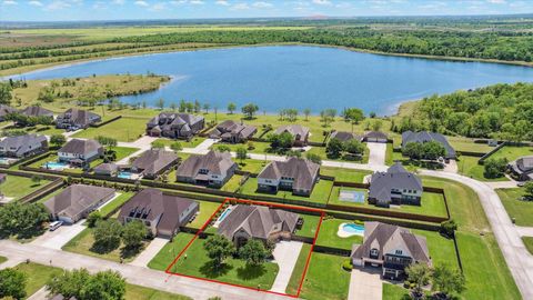 2411 Lakeway Drive Friendswood TX 77546