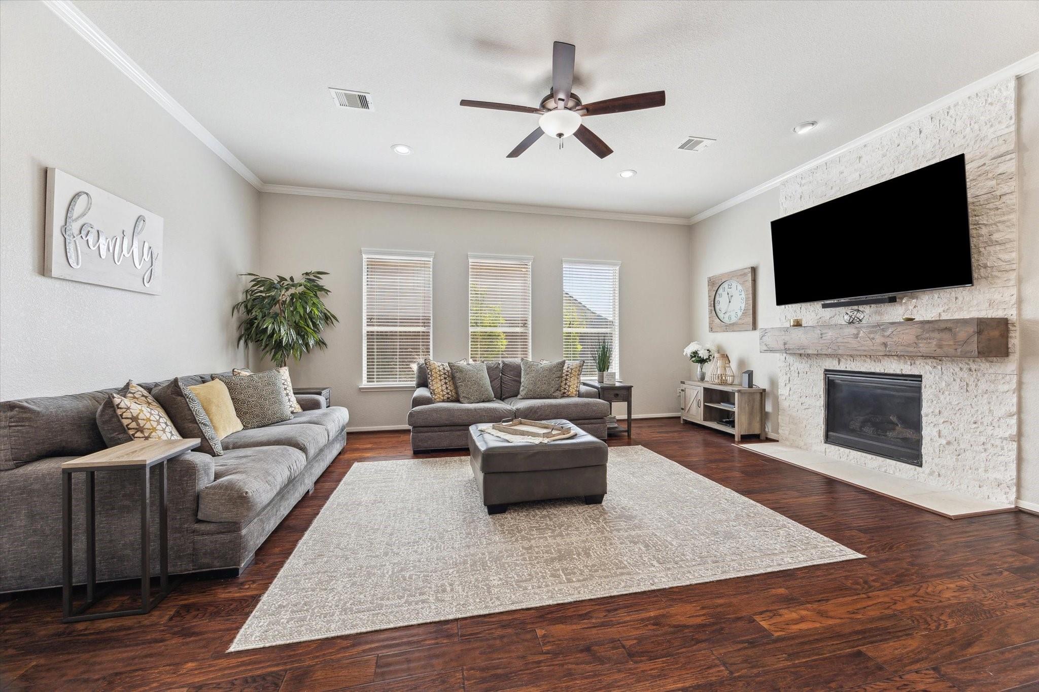 2411 Lakeway Drive
