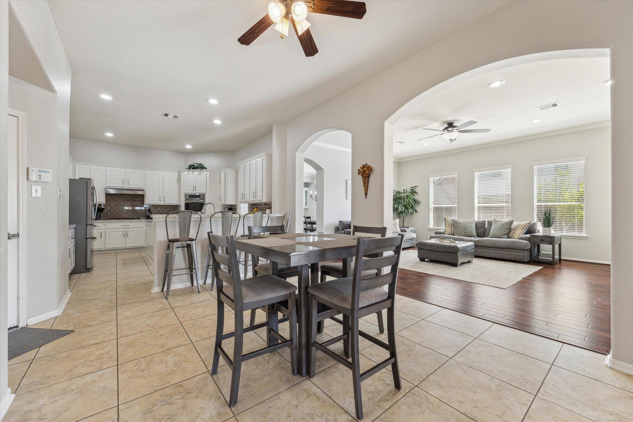 2411 Lakeway Drive
