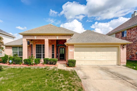 Photo of 10318 Linden Springs Drive, Houston, TX 77095 (MLS # 4402404)