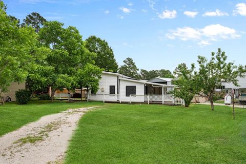 Photo of 304 Sunrise Drive, Livingston, TX 77351 (MLS # 95445924)
