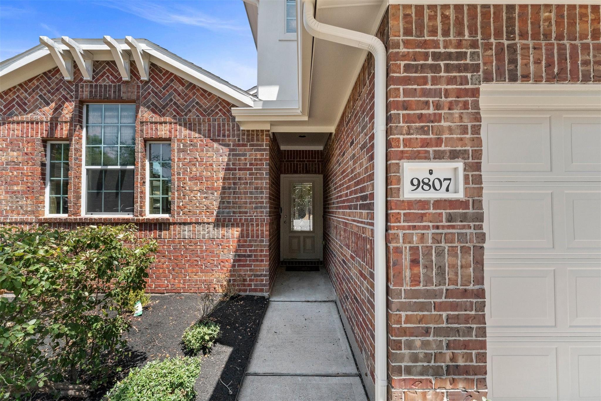 9807 Wellington Chase Lane