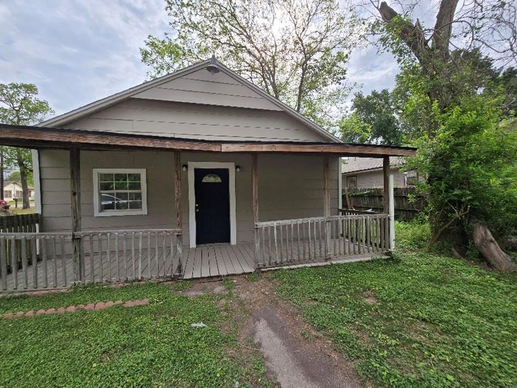 Photo of 208 S 6th Street, Highlands, TX 77562 (MLS # 37700690)