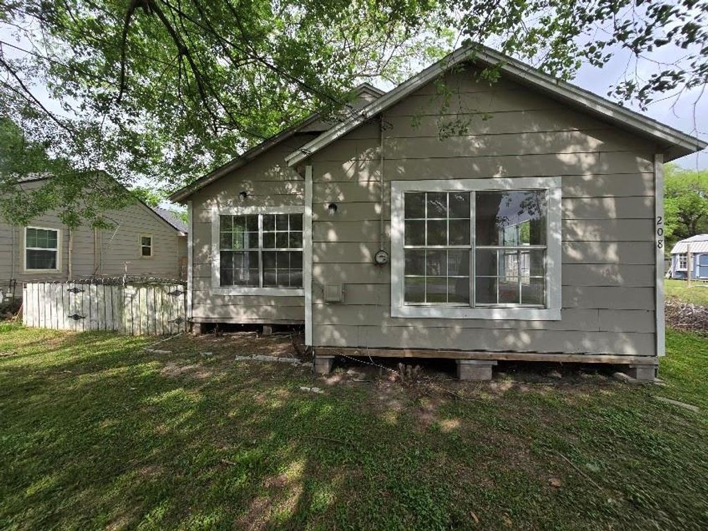 Photo of 208 S 6th Street, Highlands, TX 77562 (MLS # 37700690)