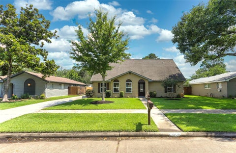 Photo of 12506 Whittington Drive, Houston, TX 77077 (MLS # 59421370)