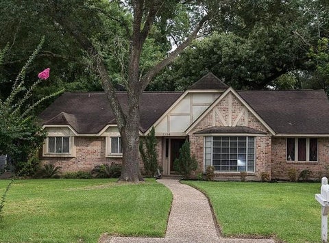 Homes For Sale - 1126 Woodfield Lane<br/> Houston, TX 77073