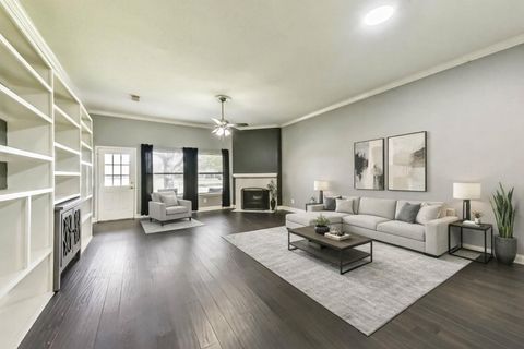 Photo of 911 Woodfern Glen Lane, Pearland, TX 77584 (MLS # 73469236)