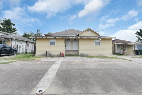 Photo of 7525 Canal Street, Houston, TX 77012 (MLS # 49616371)