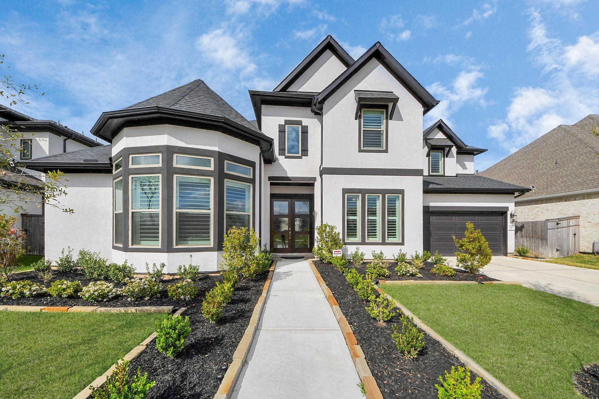 10015 Crescent Wood Drive
