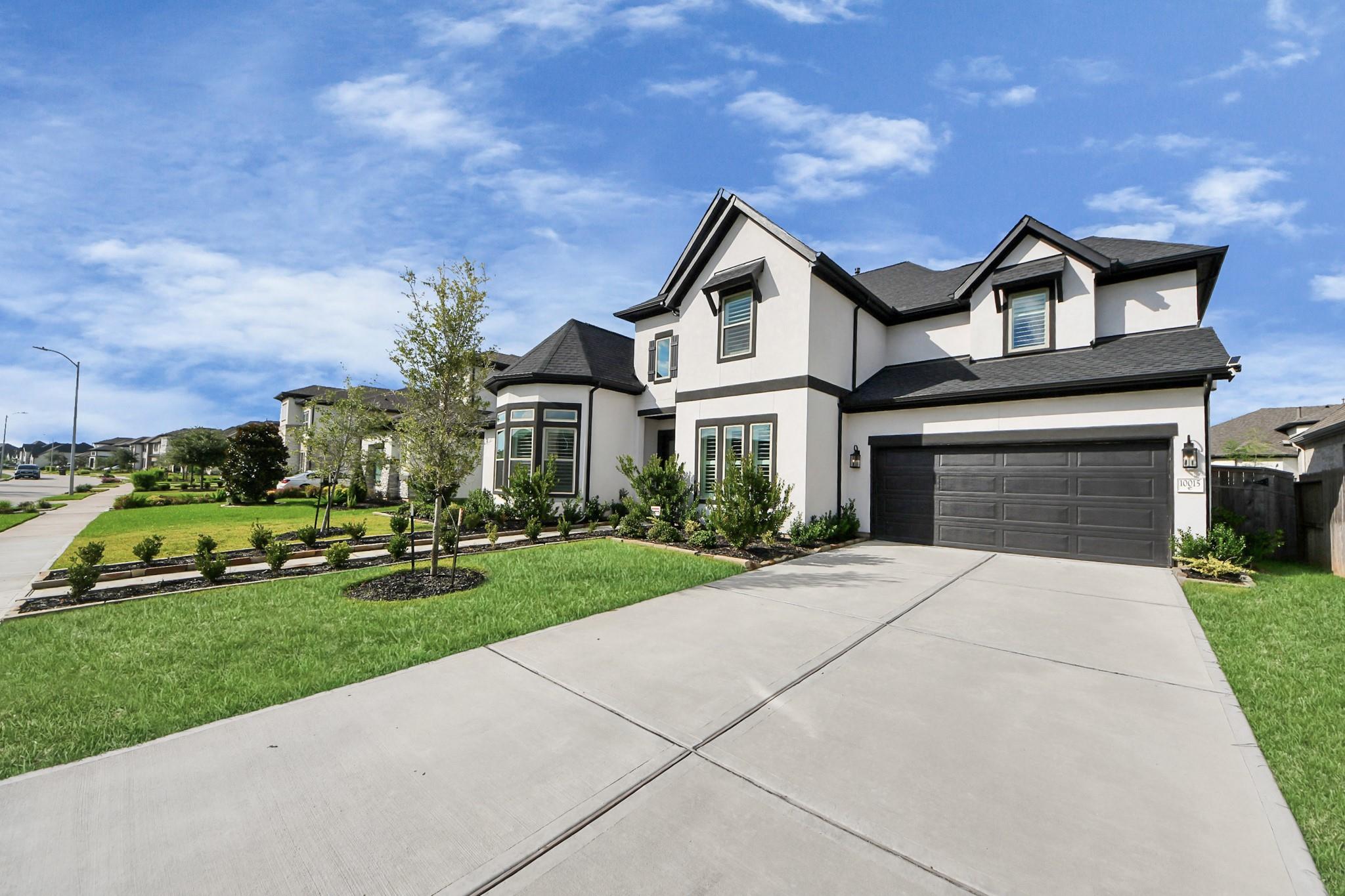 10015 Crescent Wood Drive