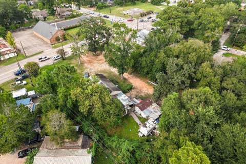 Tiny photo for 425 Silverdale Dr DR, Conroe, TX 77301 (MLS # 53429249)